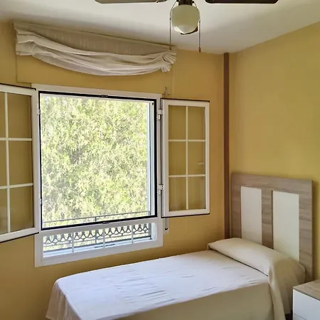 La Carihuelala Farola 토레몰리노스